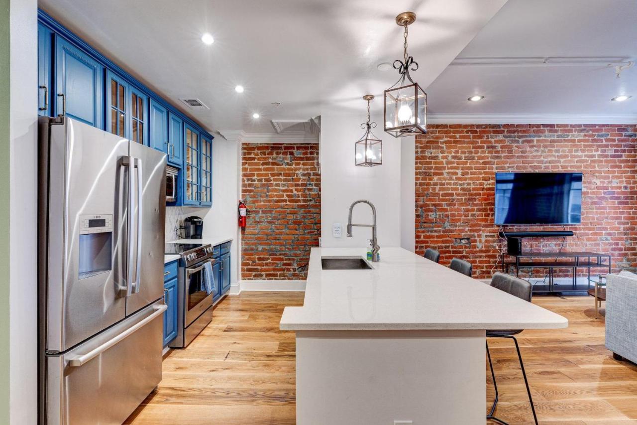 Location! Charming 2br Brick Walls, Walk To Fq *