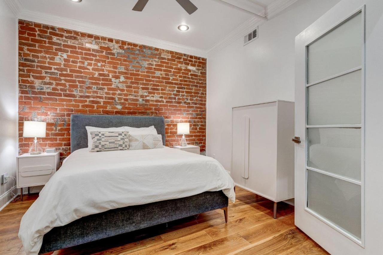Location! Charming 2br Brick Walls, Walk To Fq Holiday home *