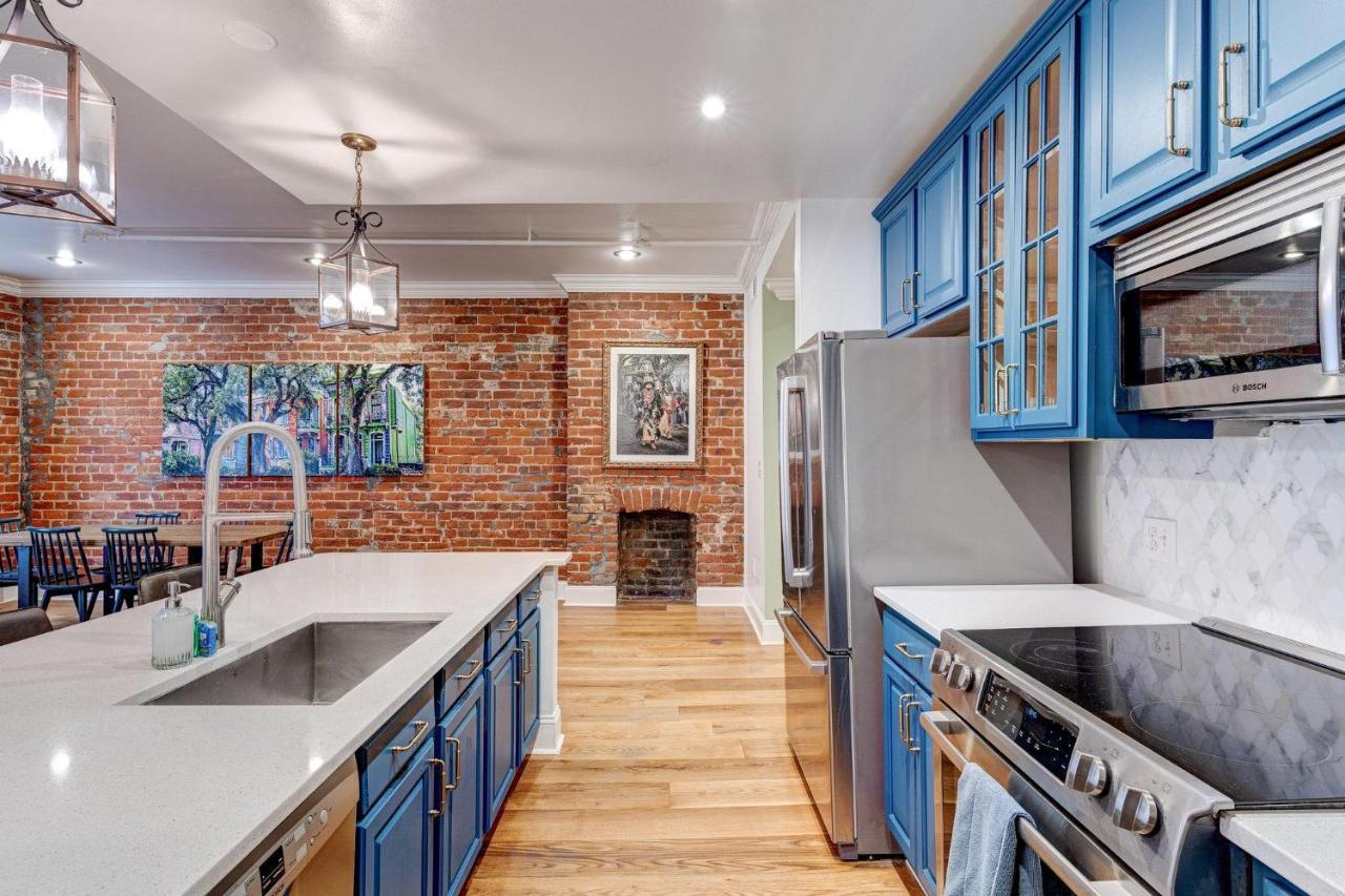 Location! Charming 2br Brick Walls, Walk To Fq * New Orleans
