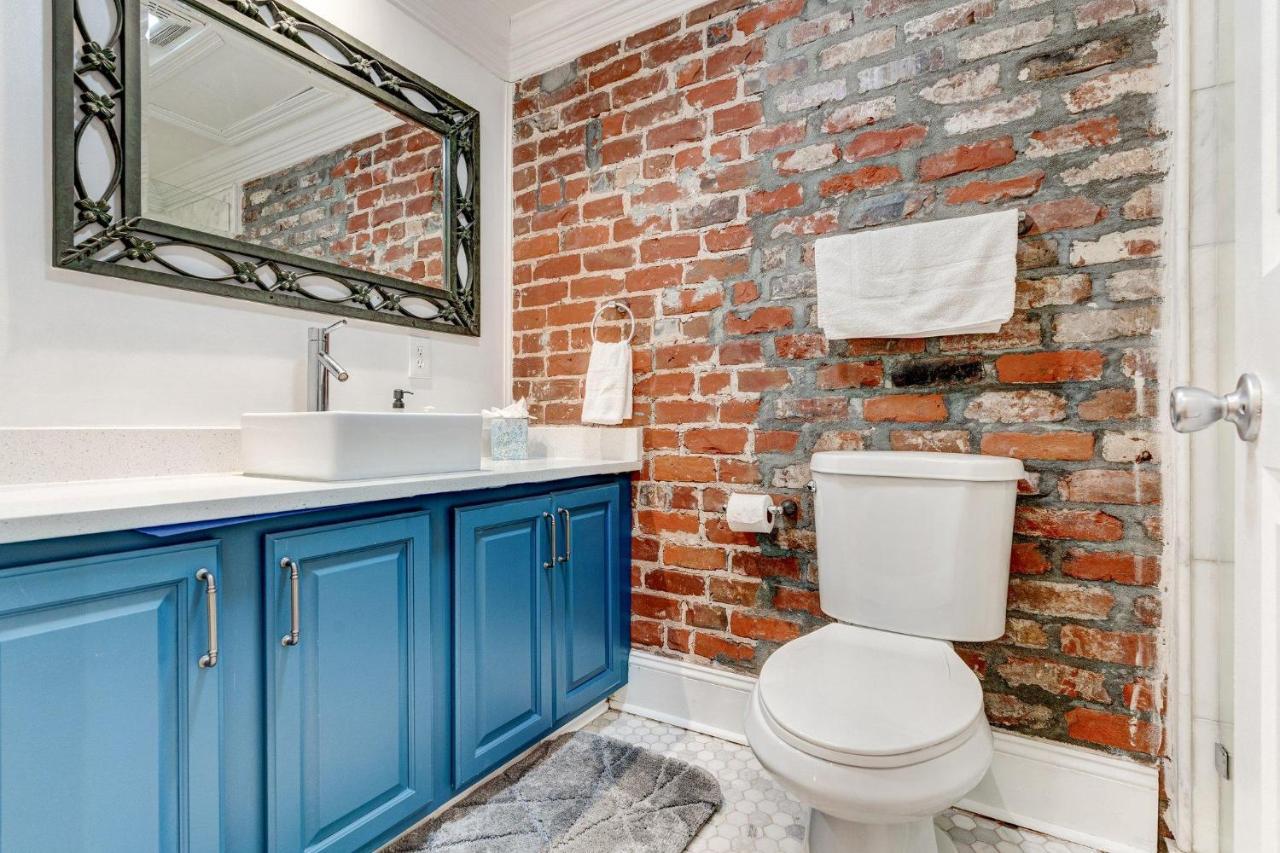 Location! Charming 2br Brick Walls, Walk To Fq