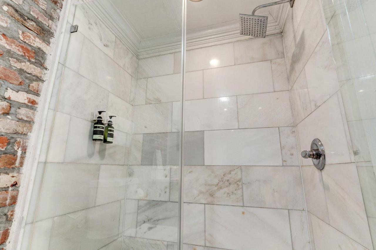 Location! Charming 2br Brick Walls, Walk To Fq *