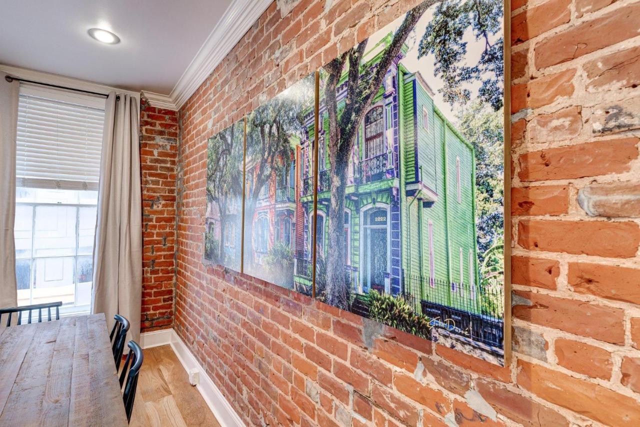 Location! Charming 2br Brick Walls, Walk To Fq Holiday home *