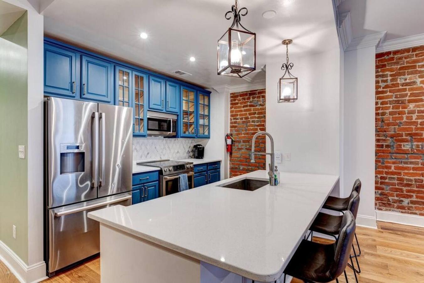 Location! Charming 2br Brick Walls, Walk To Fq * New Orleans