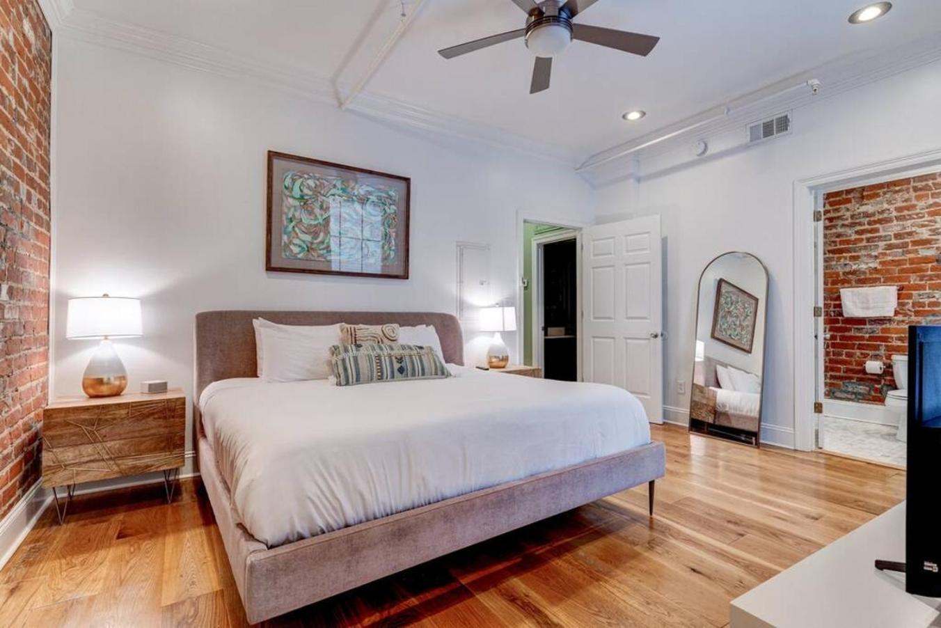 Location! Charming 2br Brick Walls, Walk To Fq