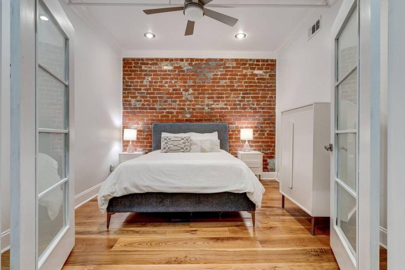 Location! Charming 2br Brick Walls, Walk To Fq * New Orleans